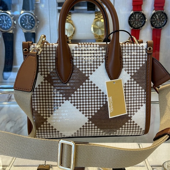 Michael Kors Mirella Extra-Small Logo Crossbody XBODY Shopper Bag
Luggage
NWT - Picture 16 of 16